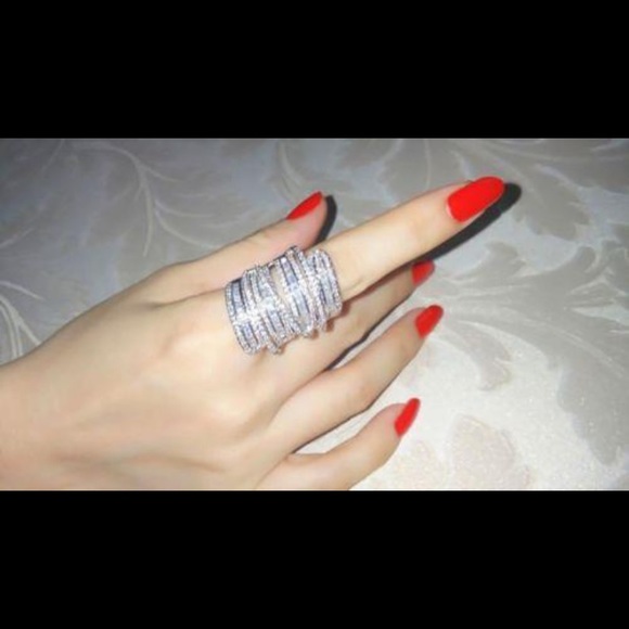 SALE Zircon Platinum plated Ring - Picture 3 of 4